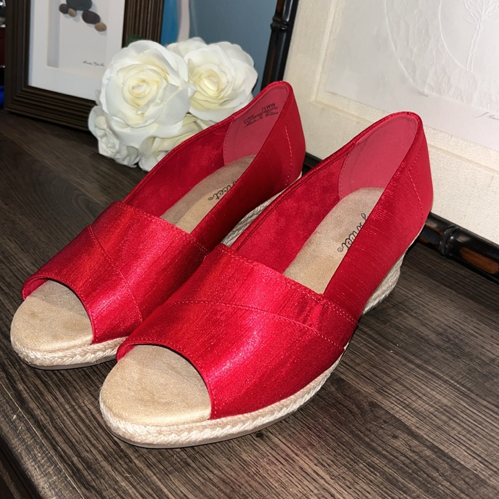 Easy Street Jasper Super Flex Espadrille Red Silky Wedge Sandal NWT Woman 7.5WW